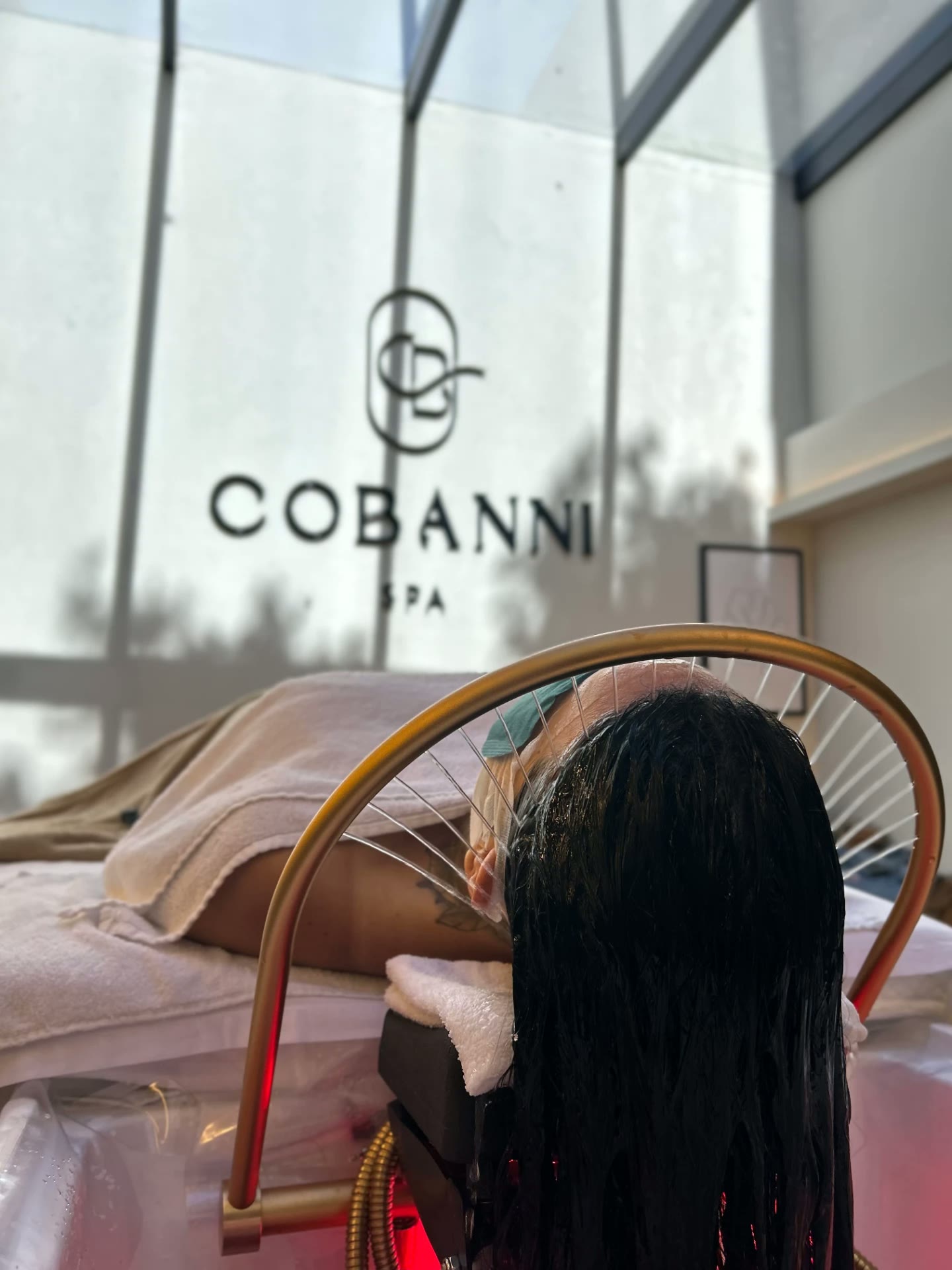 Massagem e cuidado com o couro cabeludo durante o HeadSpa