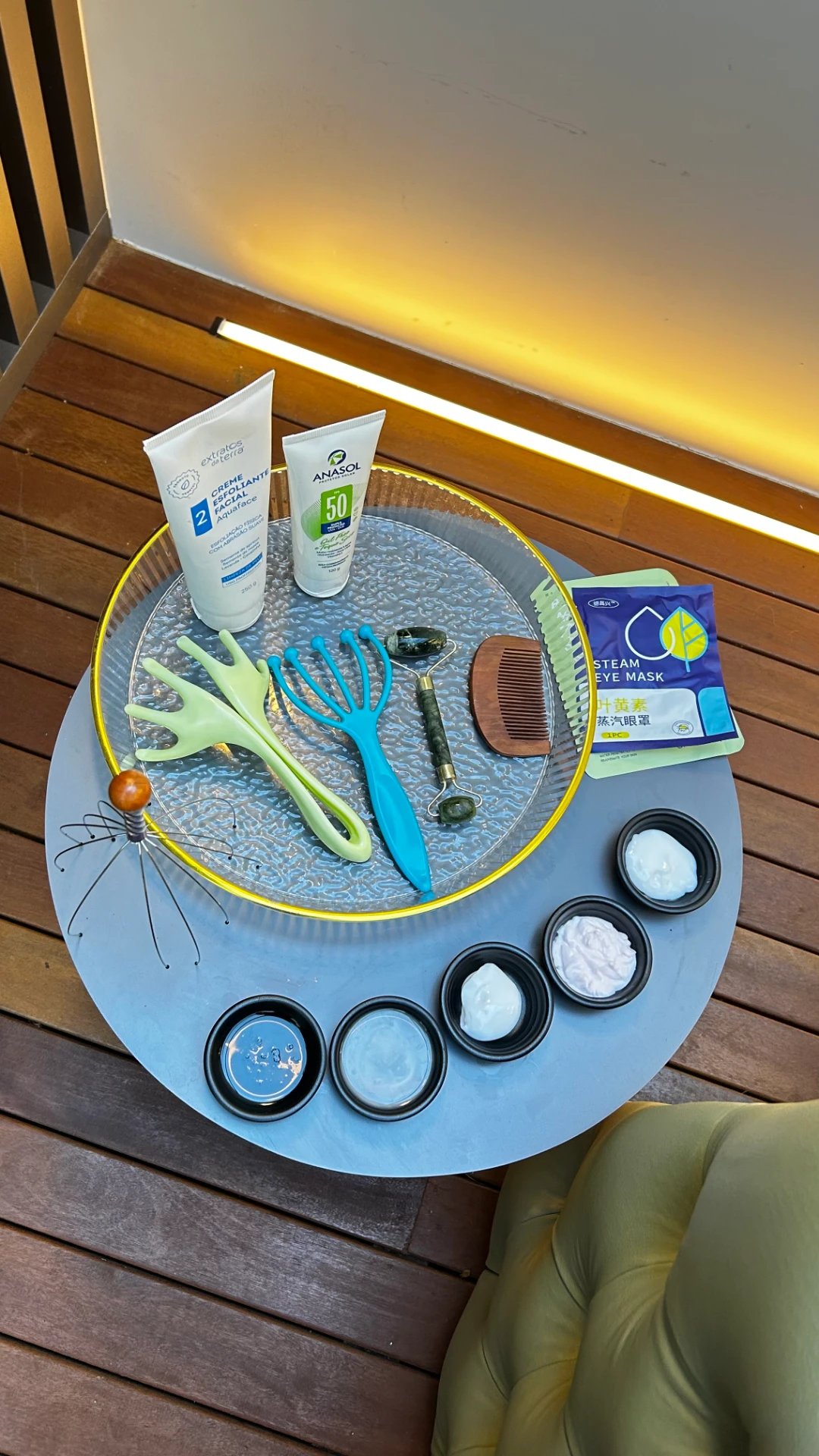 Produtos e ferramentas utilizados no procedimento de HeadSpa da Cobanni